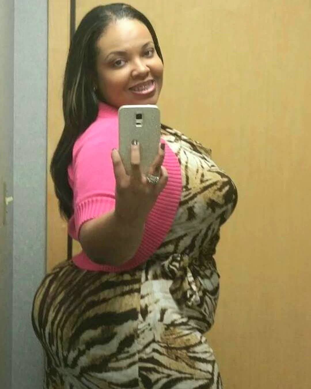 Click to view full size Redbone ebony auntie that got the if We go to the hotel we FUCKIN video & I would not pull out 134