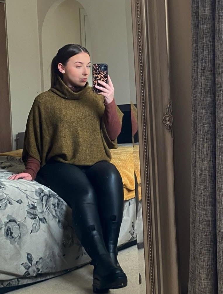 Hot brunette pawg with gorgeous blue eyes uk slut chav