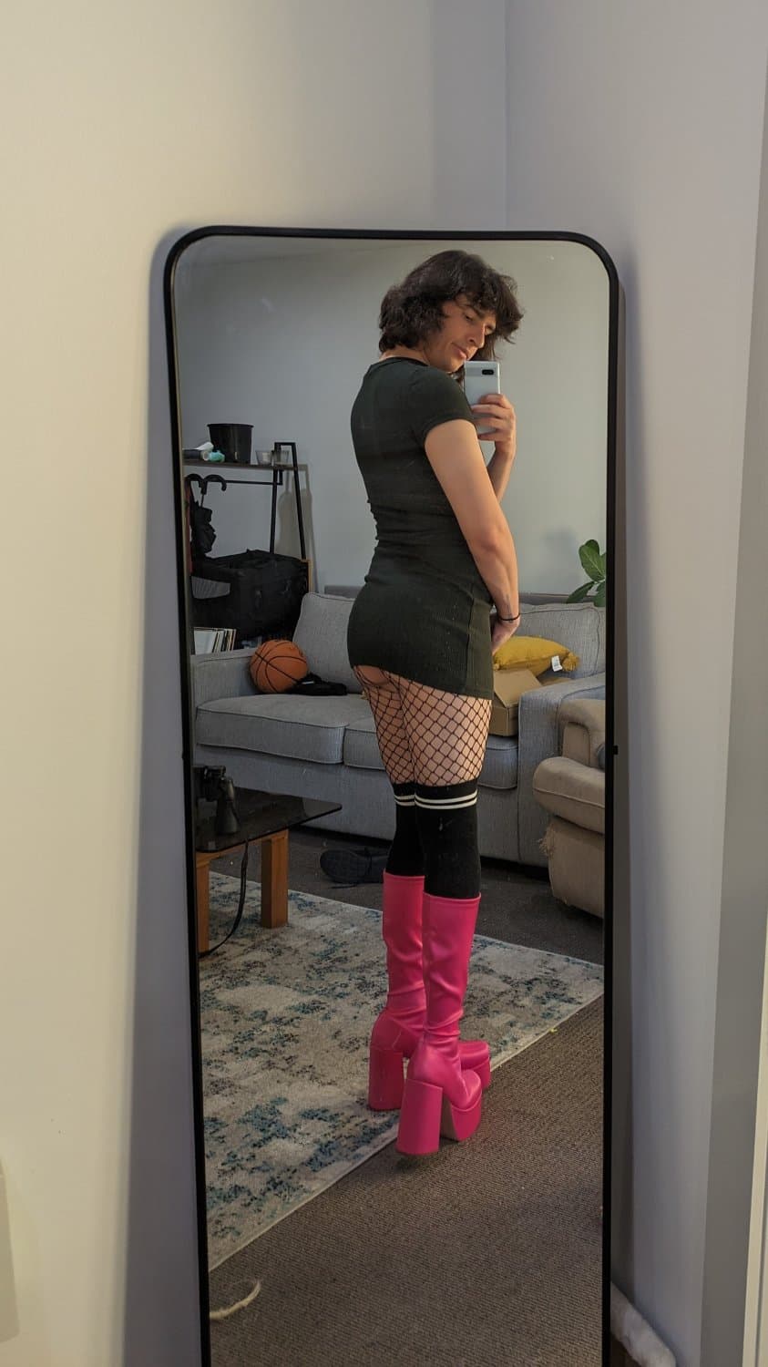 Click to view full size Sissy Izzy - her reddit - https://www.reddit.com/u/izzzyyyuwwwu/s/lW9GX8RK9M - her kik iks28