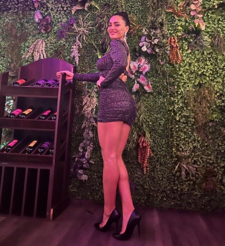 Click to view full size Sexy glamour feet pedicure woman