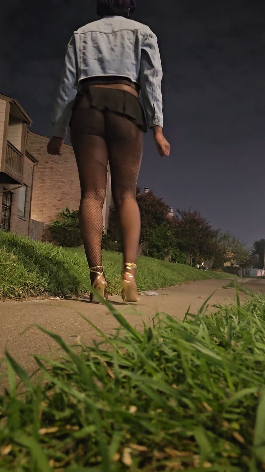 Thick sissy hooker working that corner