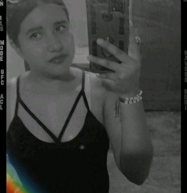 Laura Aguilar, putita de muzquiz le gusta hacer tríos, le gusta por el culo