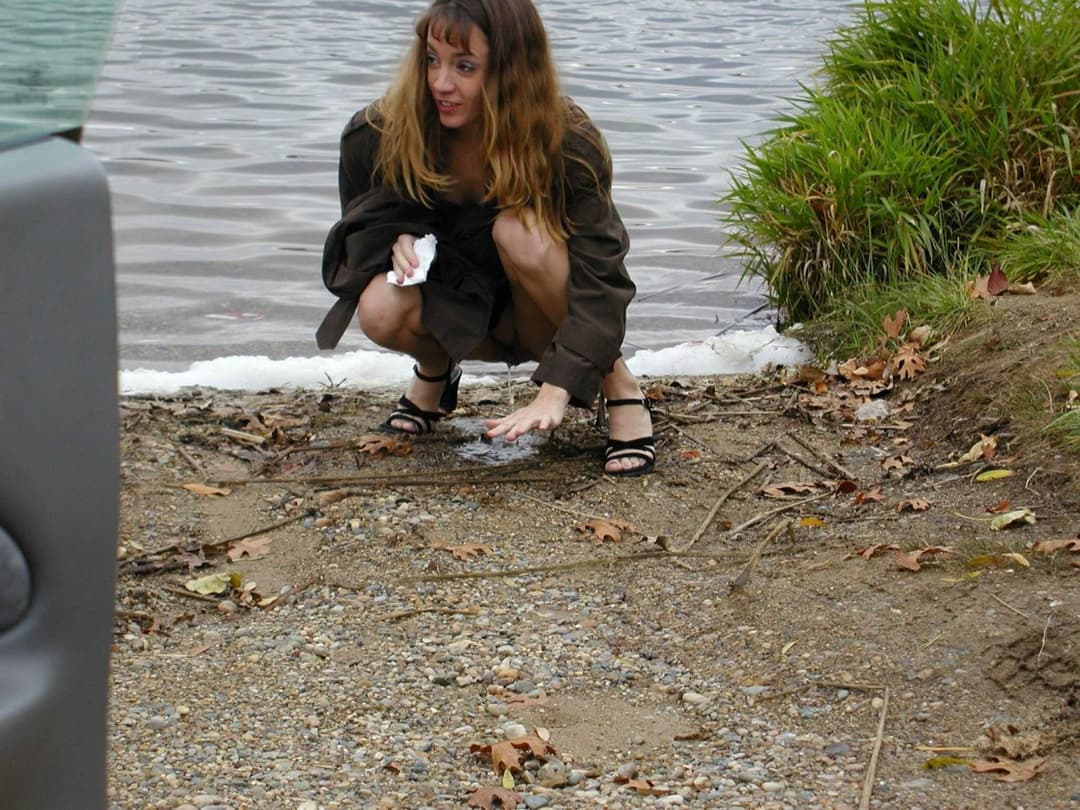 Random amateur women peeing 4