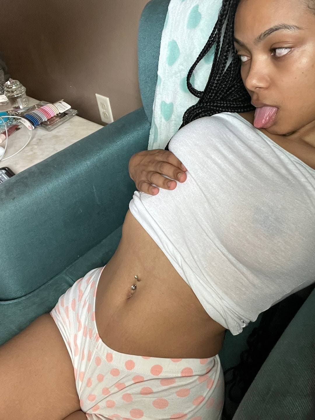 Click to view full size Step Sis Keep Sending Teasing Vids After Catching Me Fapping To Her BSF Gets Me Hard at School