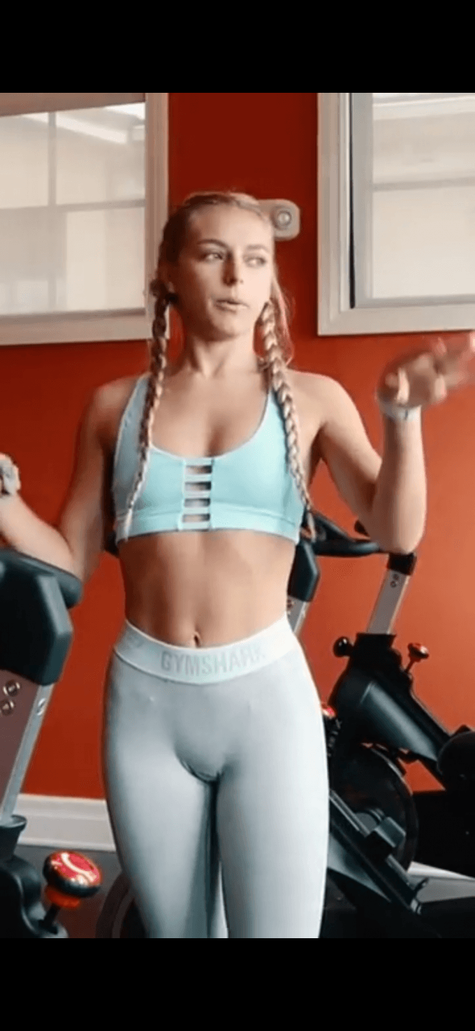 Hot blonde pussy print cameltoe ???