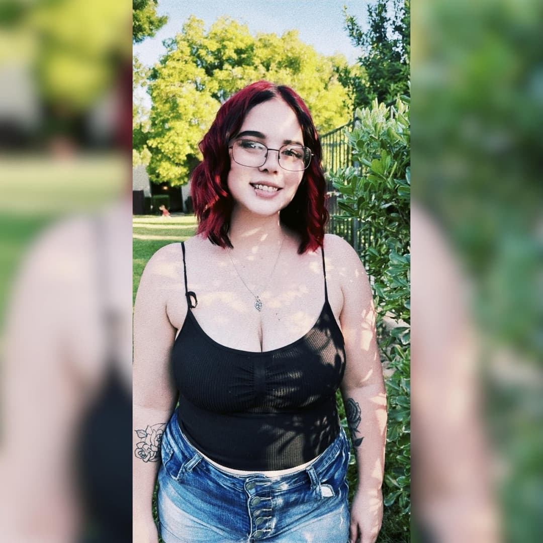 Fine ass white girl with big tits. HMU to share ur girl