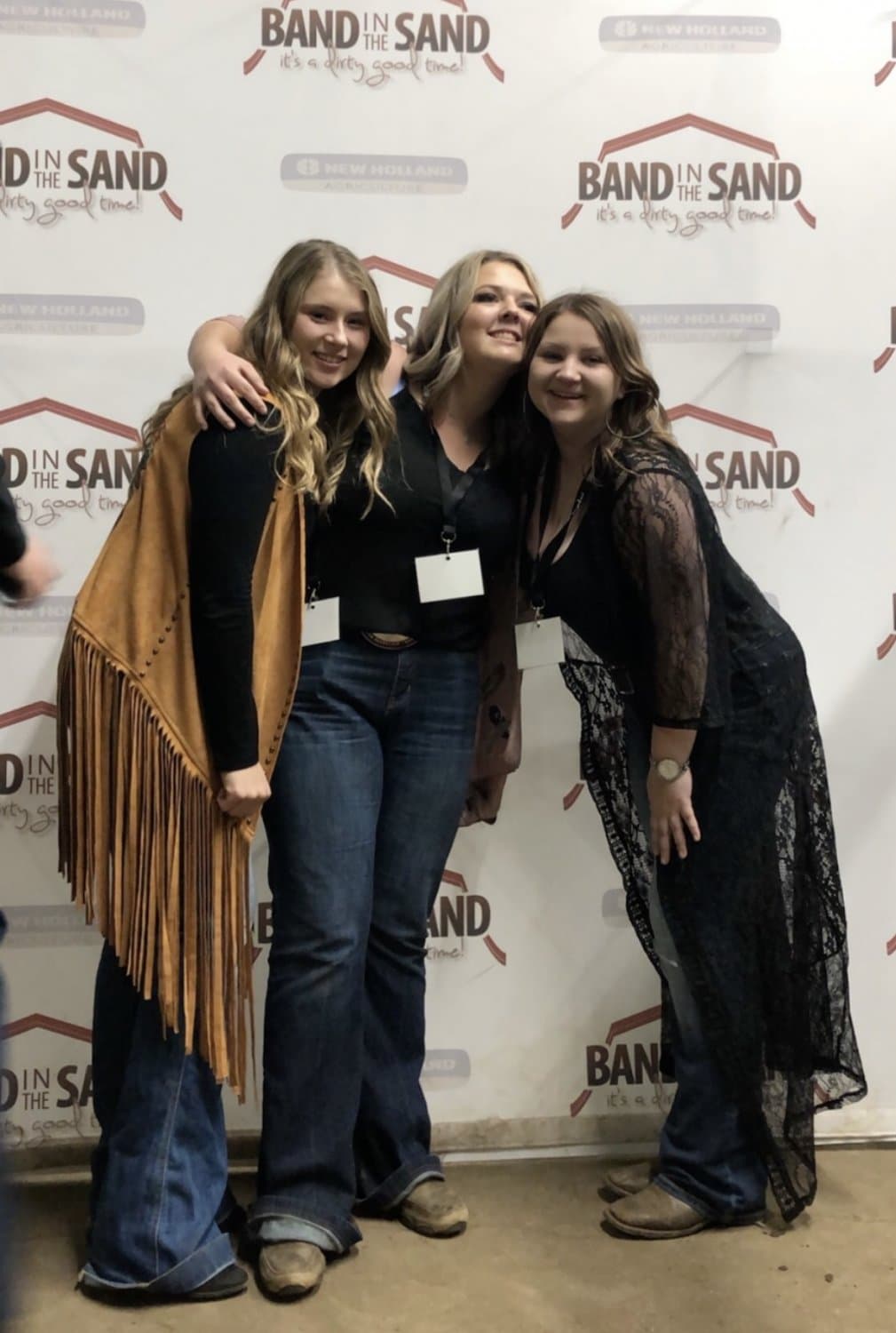 Canada - Rianne, thick ‘n busty country girl