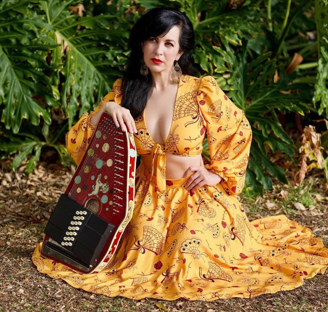 Voice Actress Spank Bank - Grey Delisle Griffin