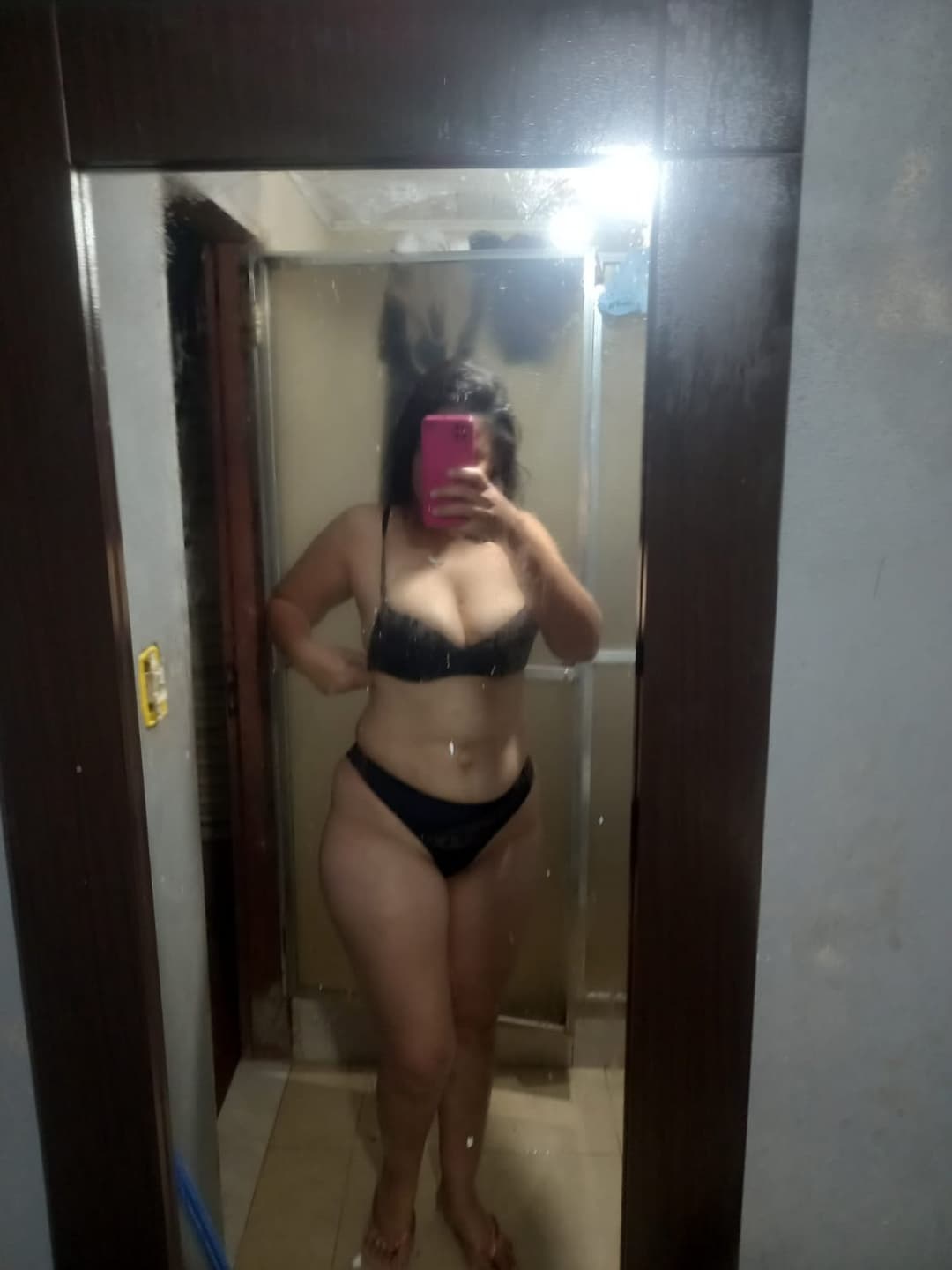 Meu amigo que está a fim de ser corno pediu pra exibir ela, será que ela vai conseguir ser corno