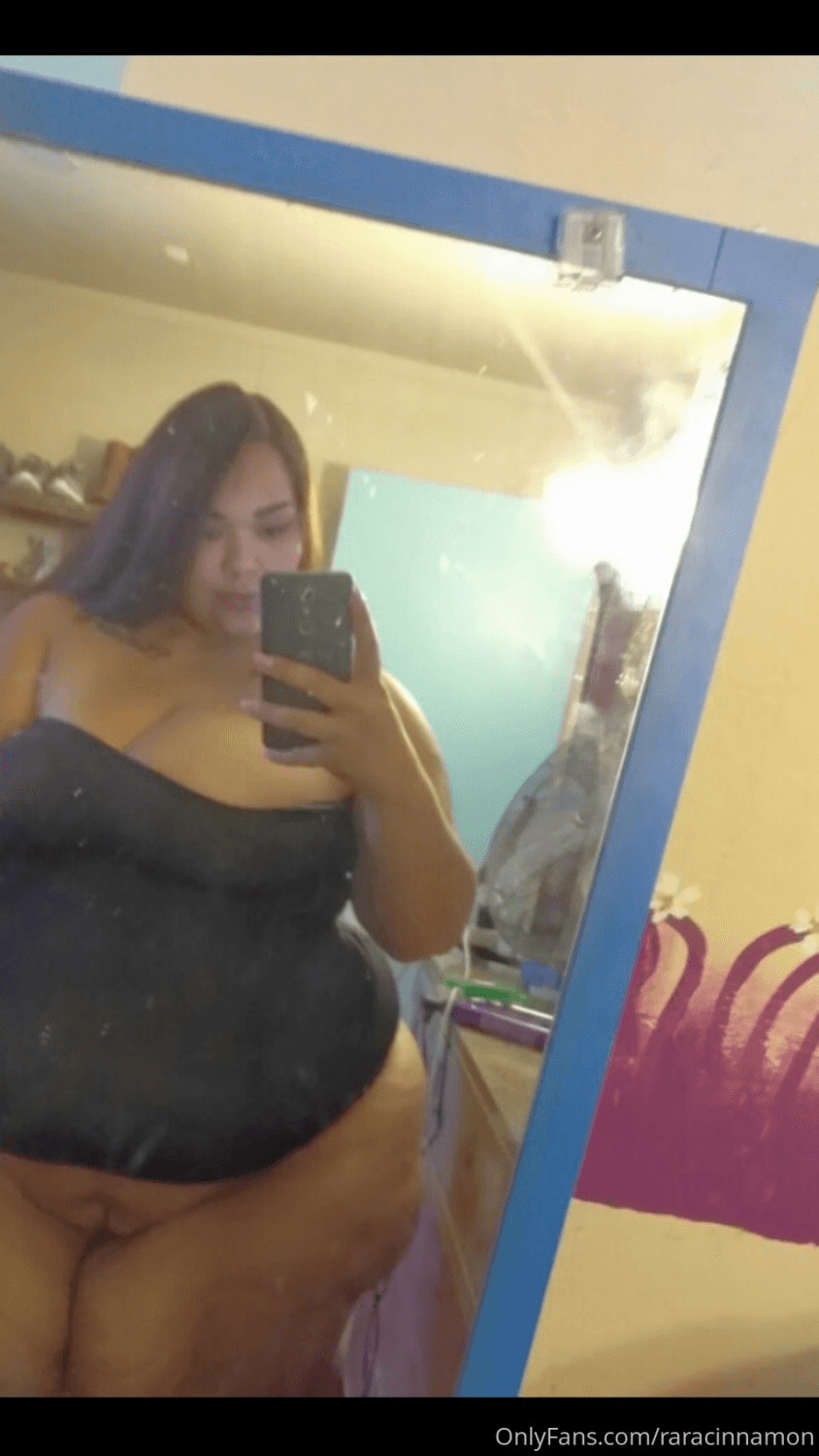 MamI wiT a BIG OL buTt !!