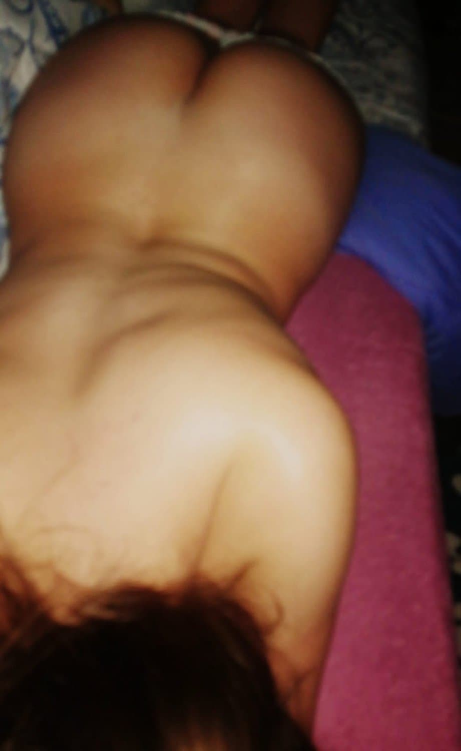 Click to view full size Pack amateur casero , novia en la cama se saca selfies