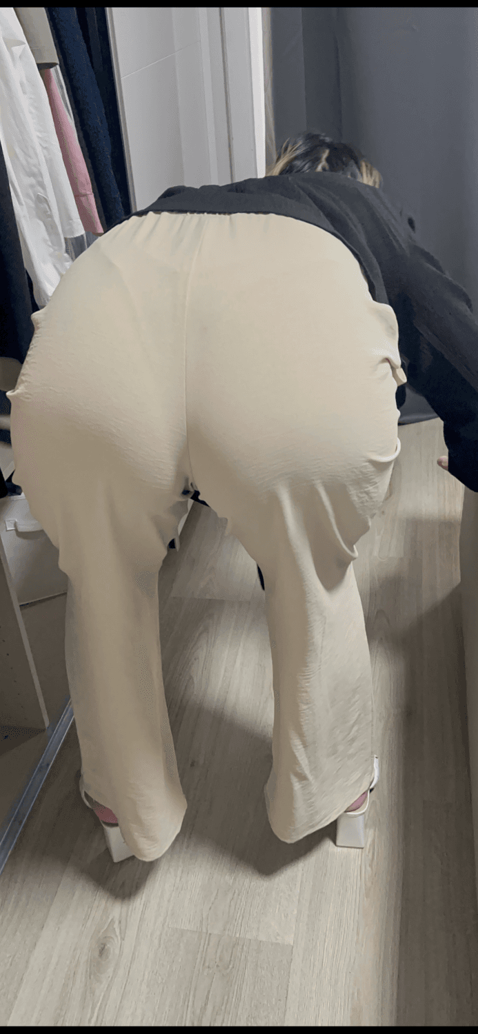 I am sexy hot teen 24 years hot milf put your dik I send you more xx