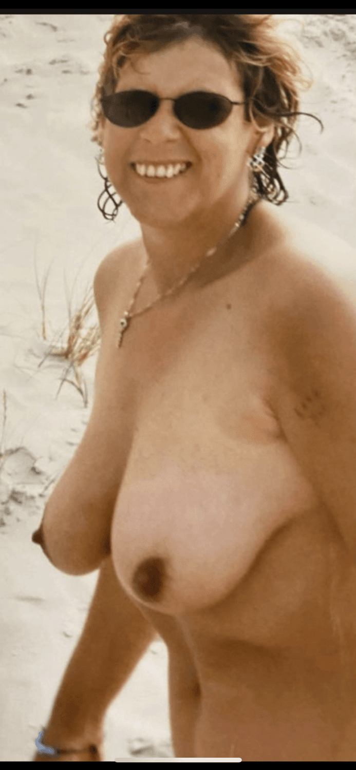 Na los nicole hauff bettelt schon danach von euch endlich gefickt zu werden sie will sperma Haben