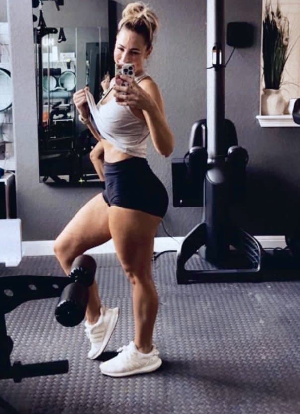 Click to view full size Texas milf Robyn Fields