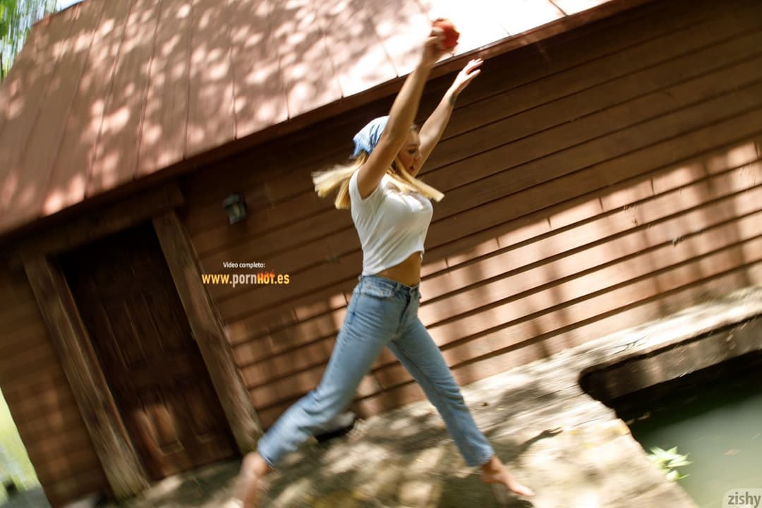 Hermosa gabbie en un tour por su casa de campo