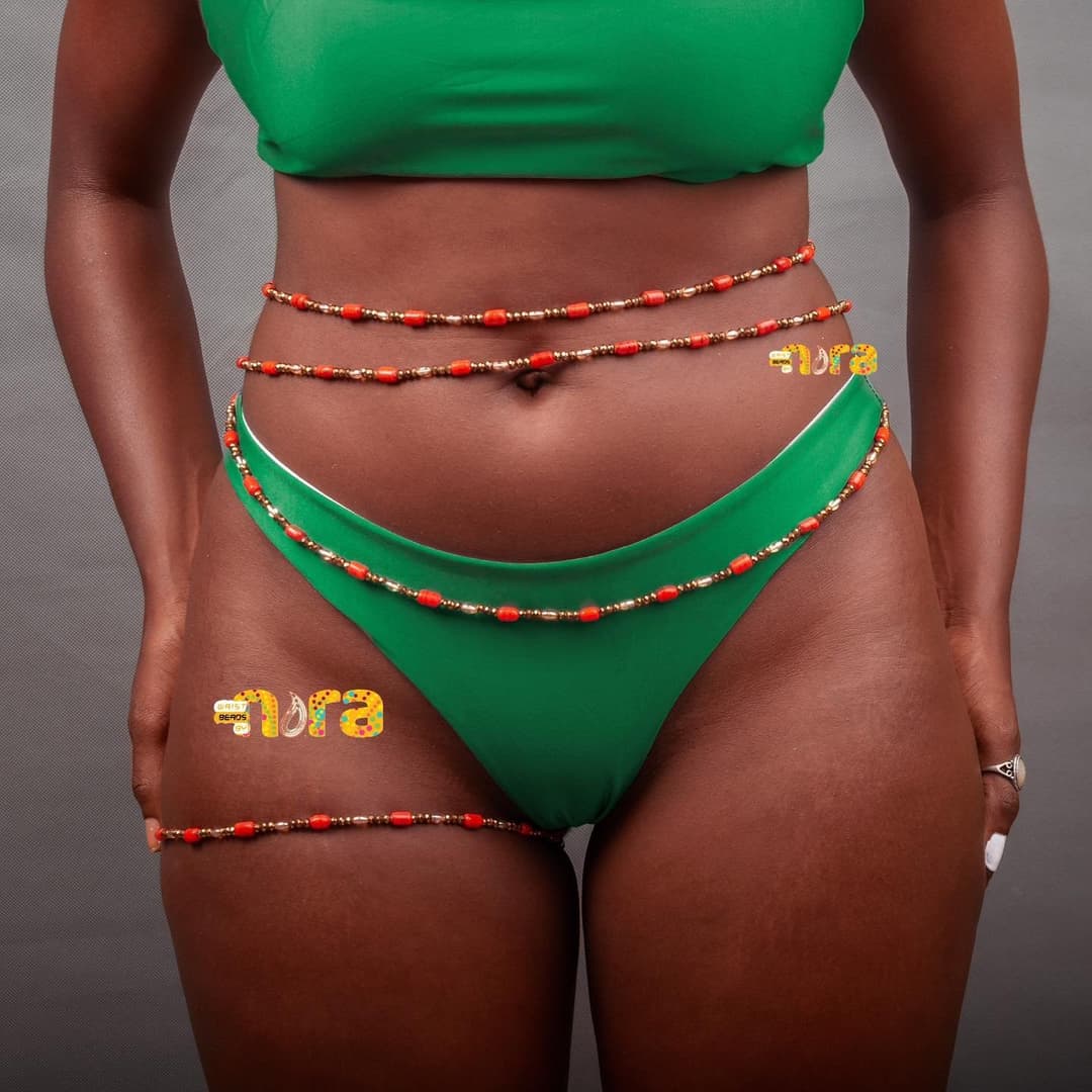 Compilado de africanas usando waist beads