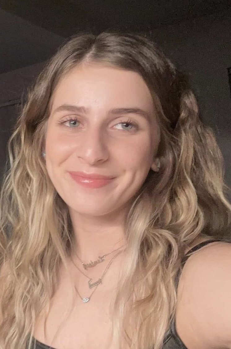 Click to view full size Irl snowbunny webslut Madisen is joined by her MILF mom Melissa and sexy sister Lindsey + ai. Dm/kik