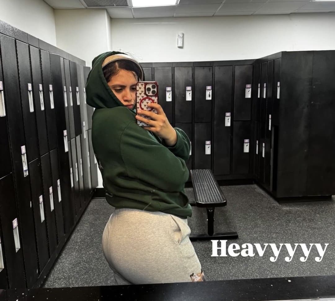 Is she showing what I think she’s showing ?