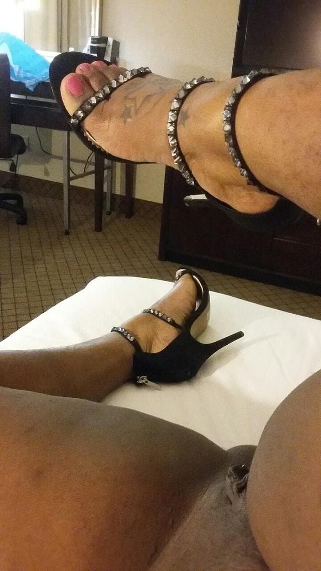 THICK BiG BOOTY MATURE EBONY MOM. MILF COUGARS phone leaked real camera roll