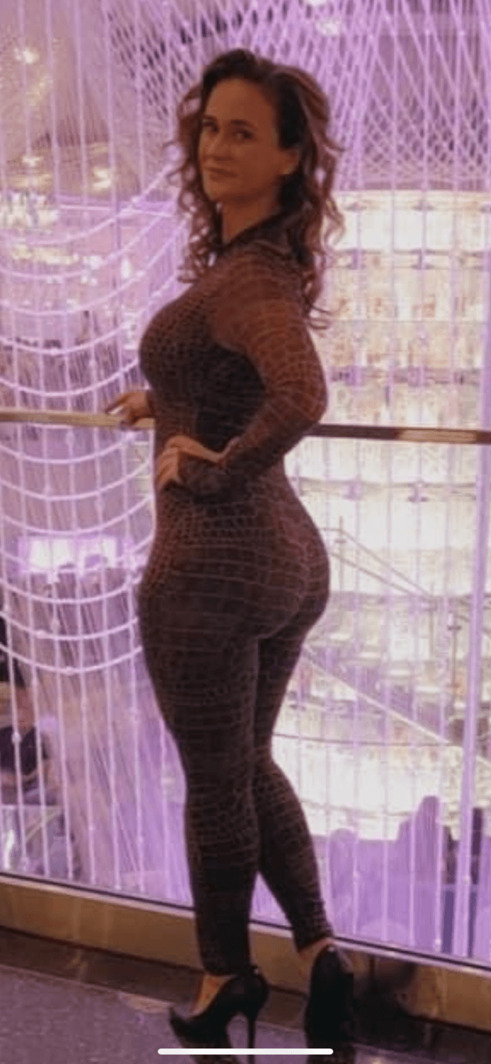 Click to view full size Orlando TikTok milf Julie Vaughn