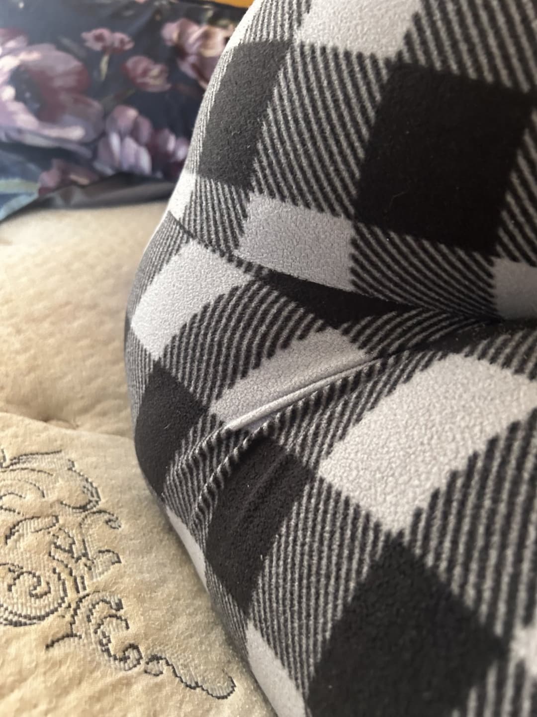 Girlfriends thick ass in pajamas, what would you make me do while you fucked her