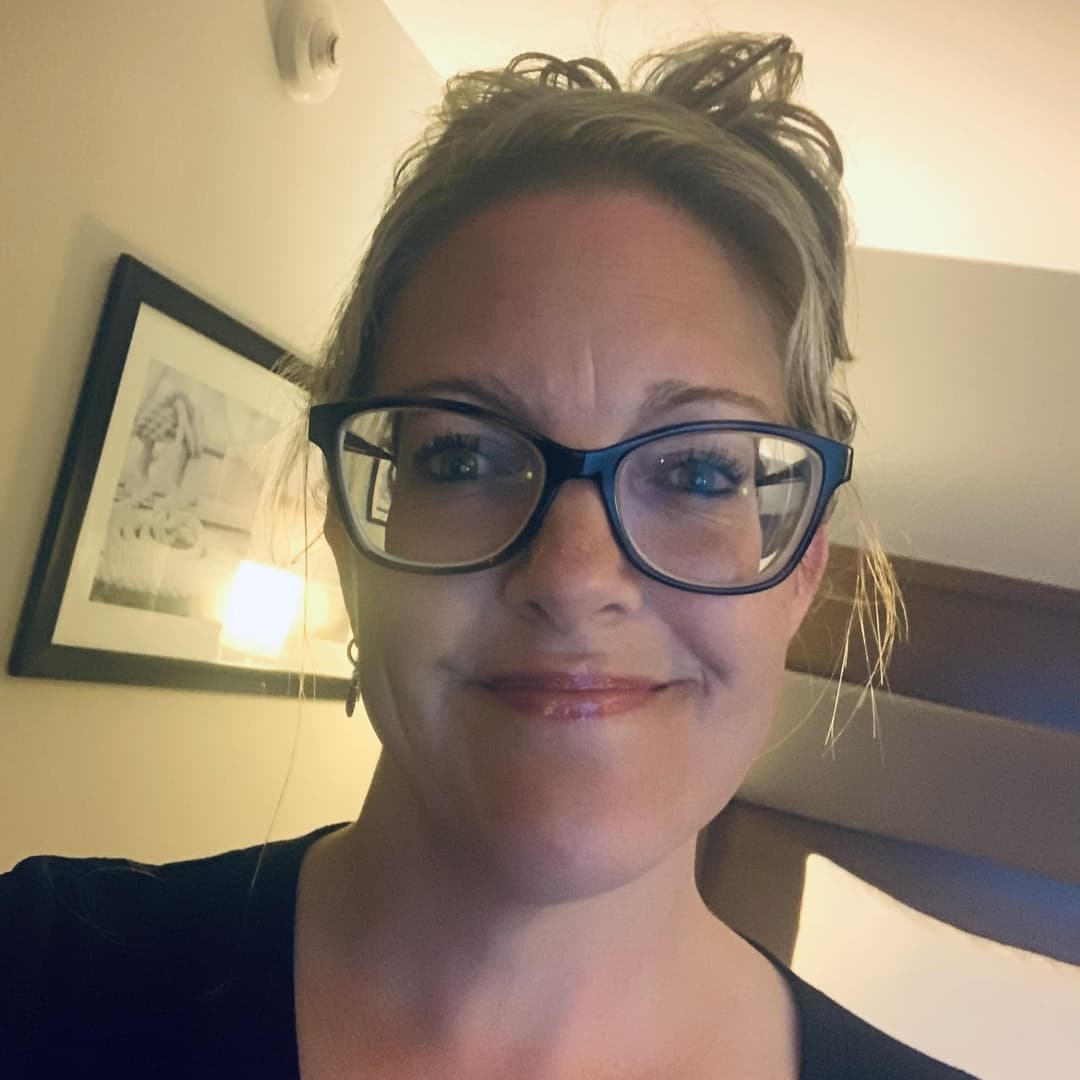 Very kind of Ann to show off her pussy to the camera before getting a fantasy fest body painting