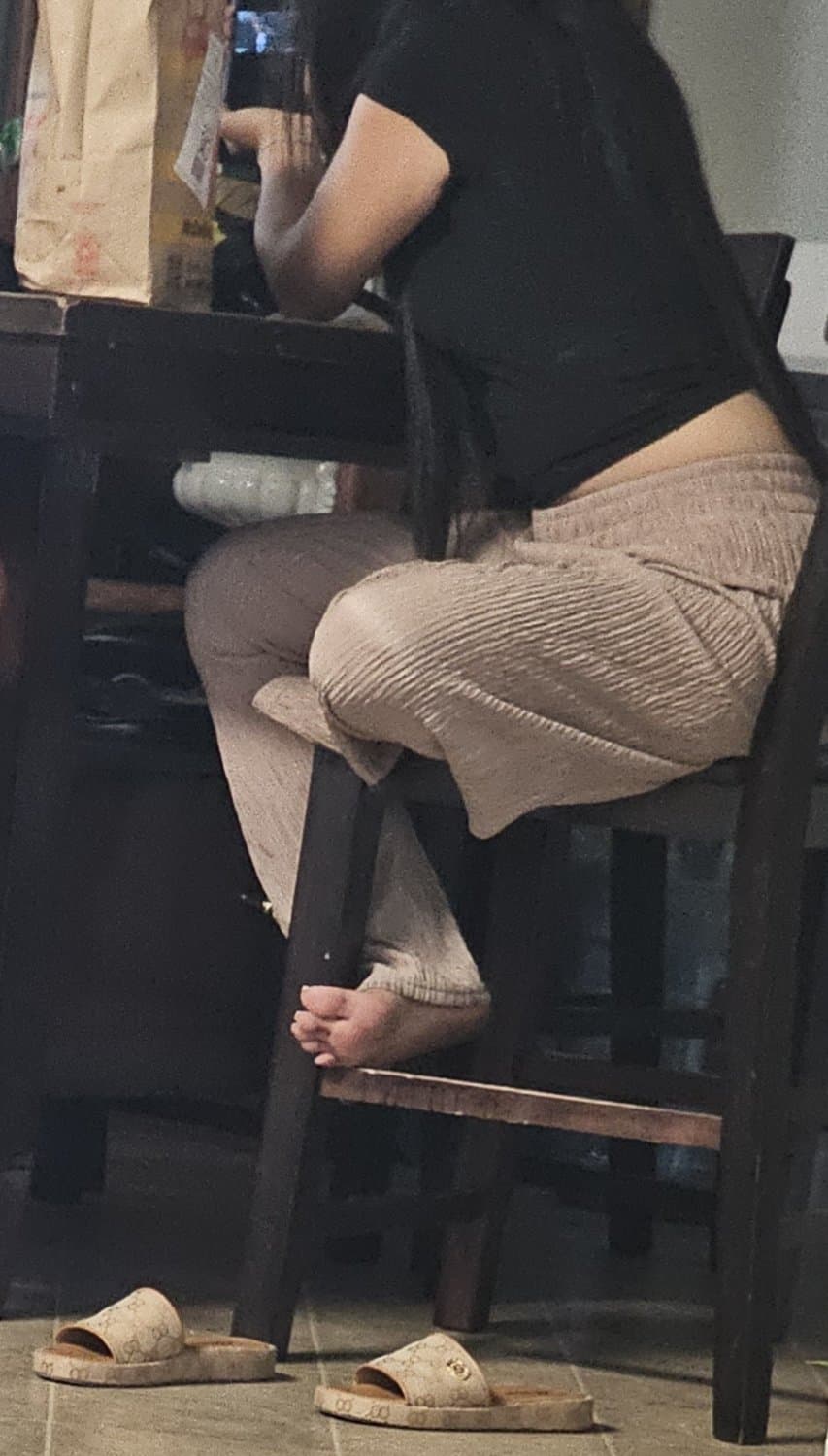 Fat Ass College Teen Feet Soles Caught of Guard