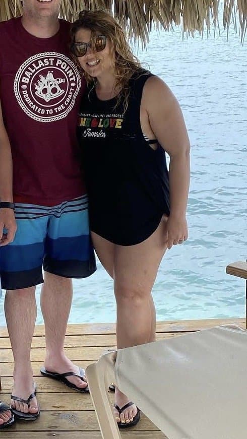 Sexy busty high school teacher Mandi Casillas Bolinger is so sexy and has perfect feet