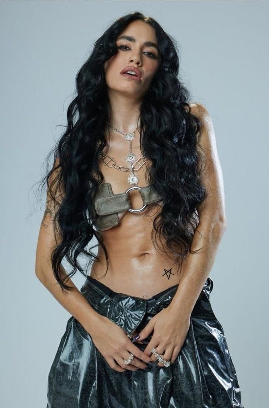 El ombligo y el abdomen de Lali Esposito