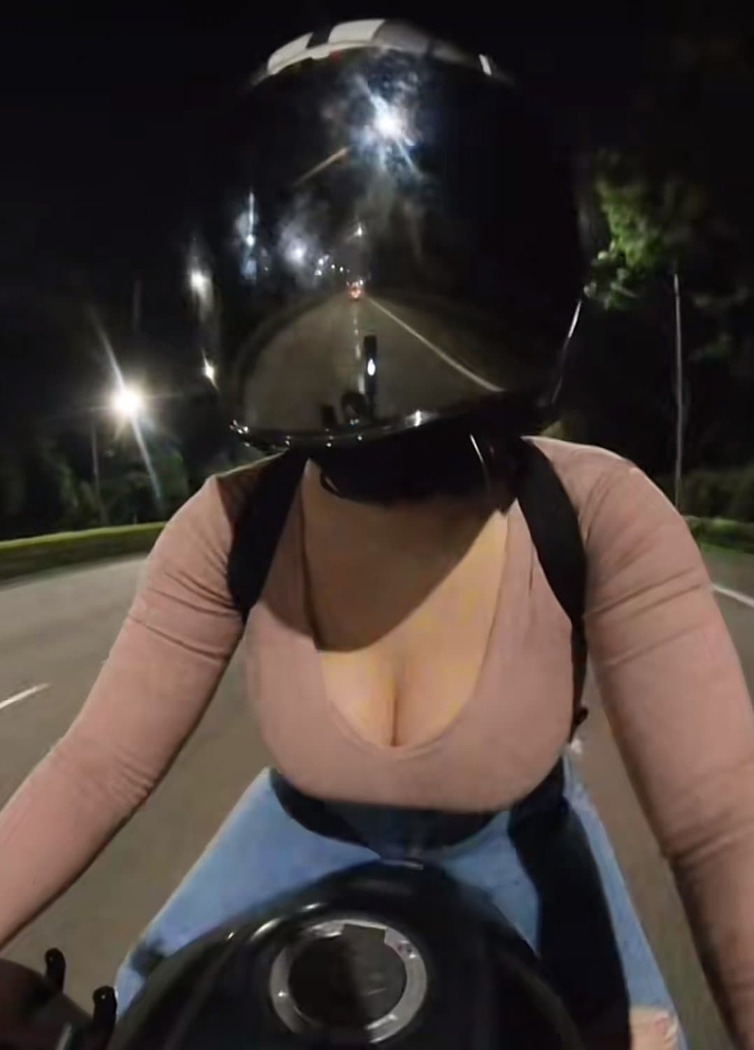 Minah motor tetek besar SG