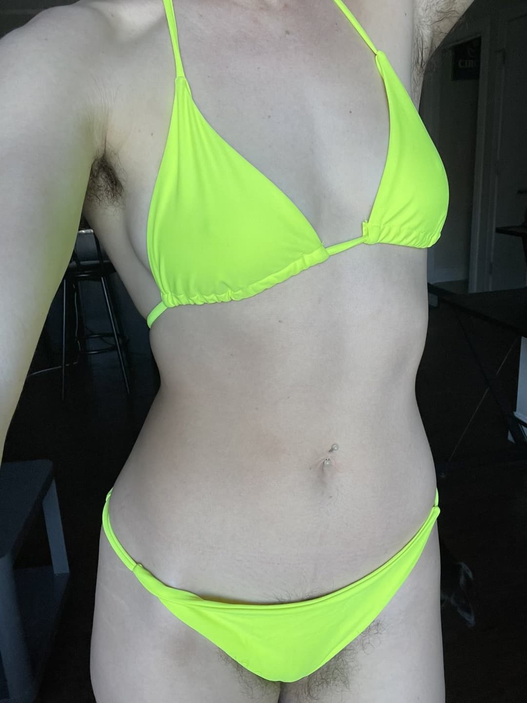 sweaty hairy armpits chic