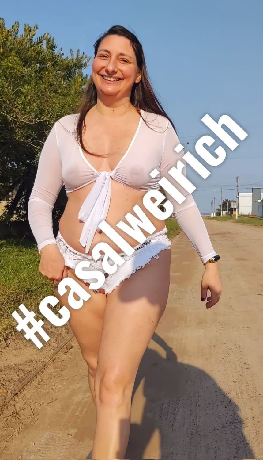 Casalweirich corno exibindo a esposa em público