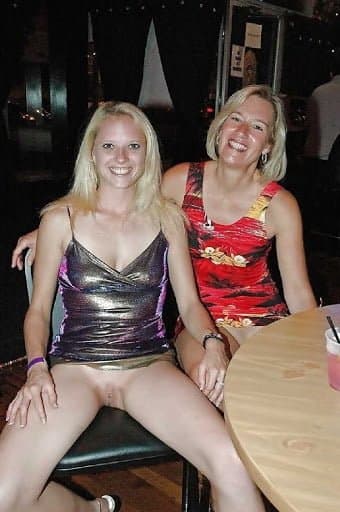 Bottomless Girls in Public 1