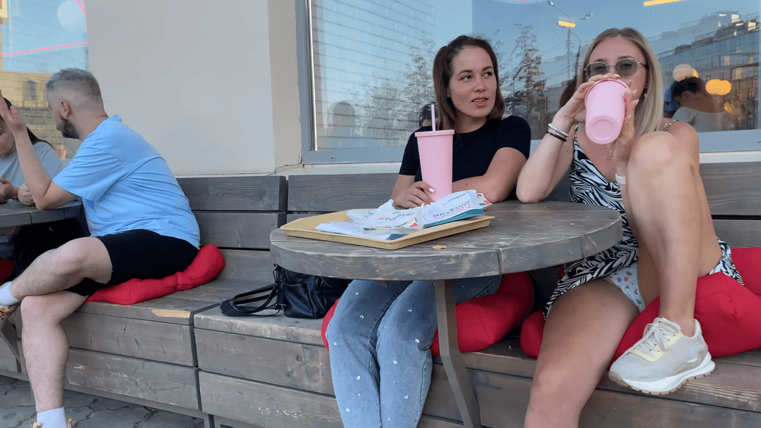 Click to view full size upskirt