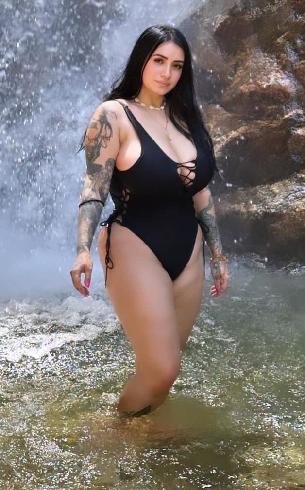 Nice tits sitting in t○ps 5