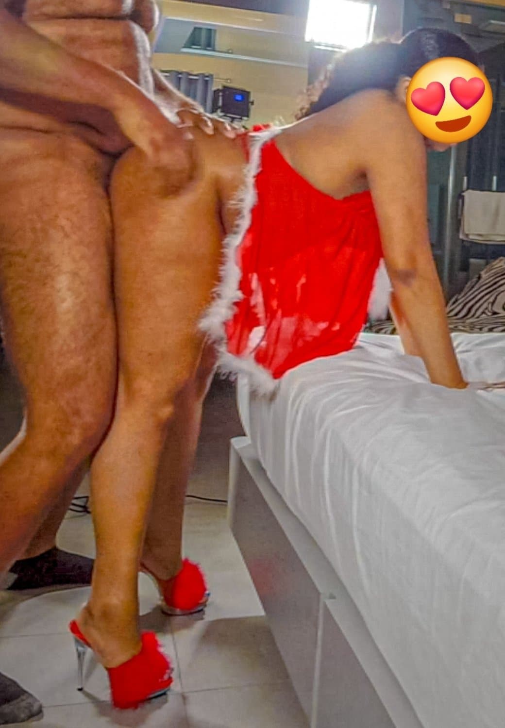Click to view full size Comment "DancingHeels" if you want to see my Christmas porn video ???