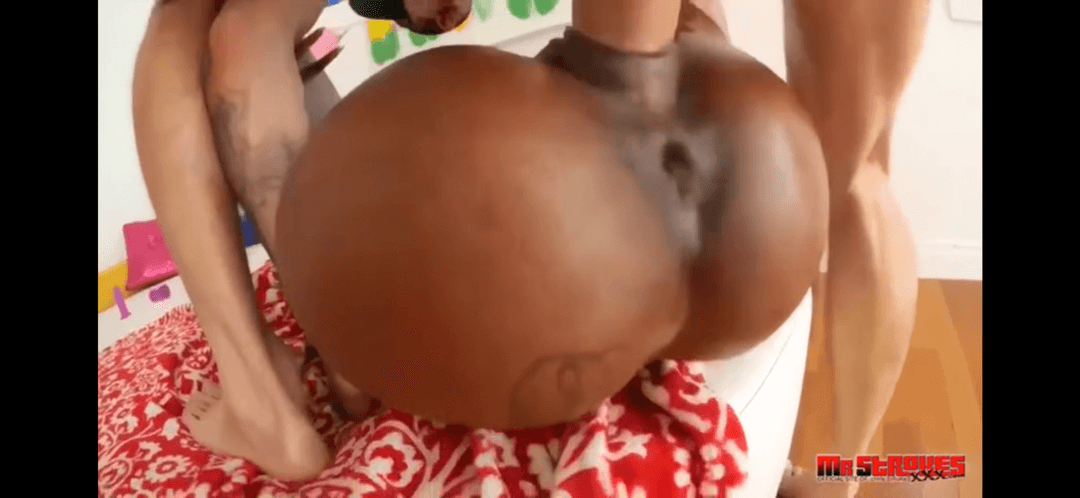 Ebony with inviting ass getting her gripping pussy stuffed ??? who is she ???