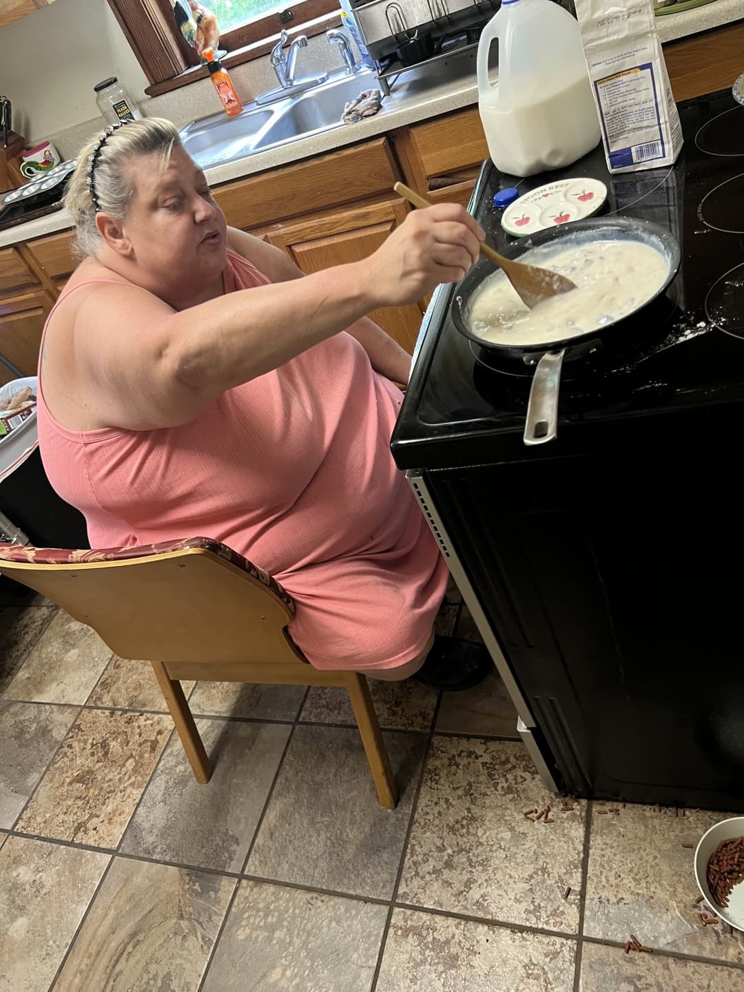 Real ssbbw mom candid too fat to stand and cook but fat enough to fuck