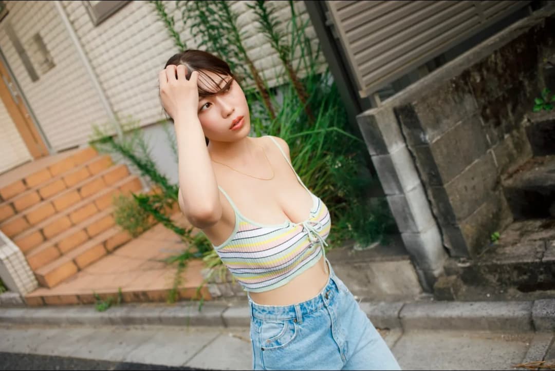 Iori Io - Monthly Girl PHOTOBOOK