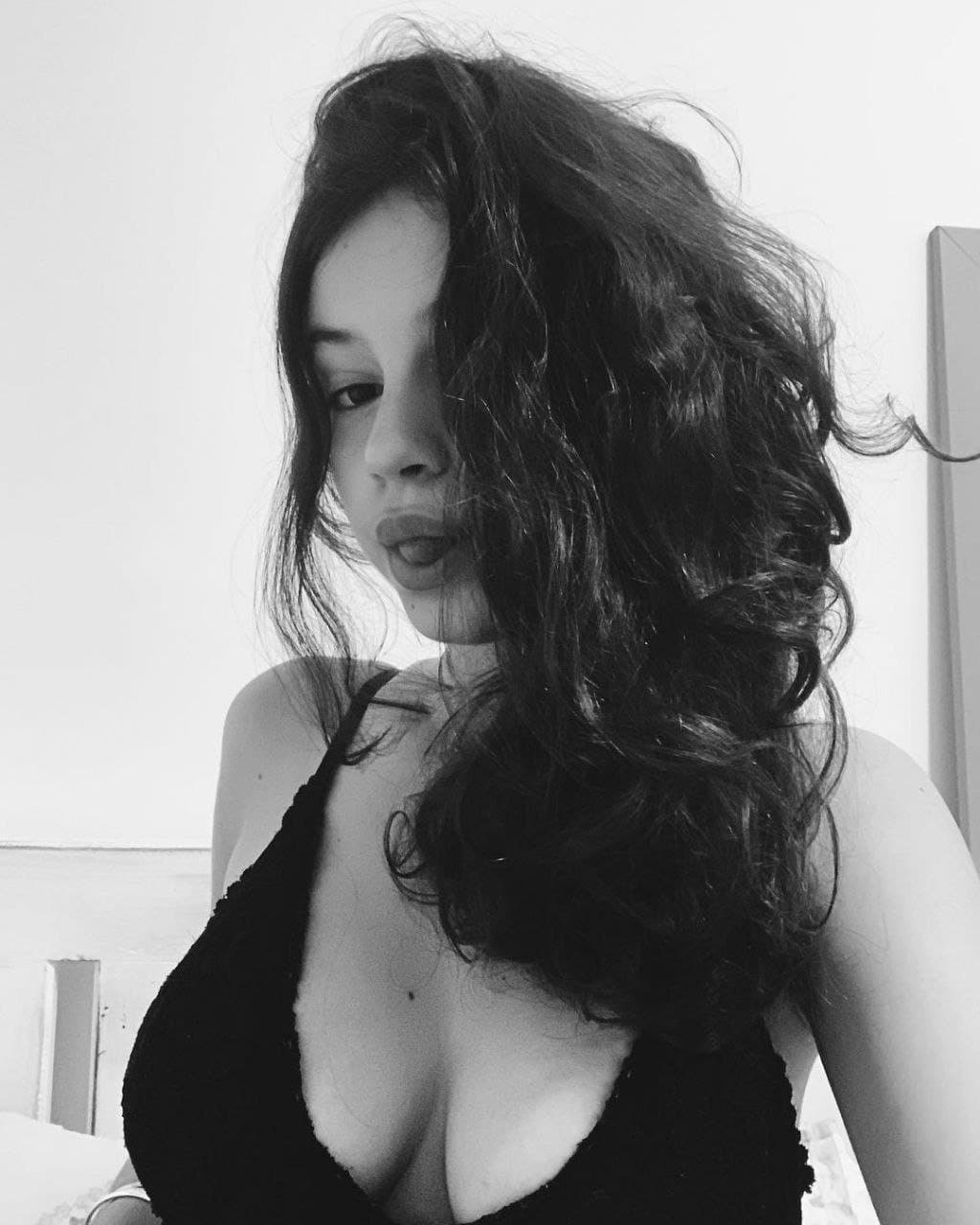 gab Keller putinha famosinha explanada COMPLETO (nuds no final)