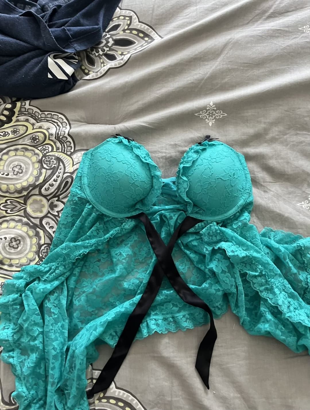 Jizzed 1000th to my roomate GF lingerie pics until I found her lingerie