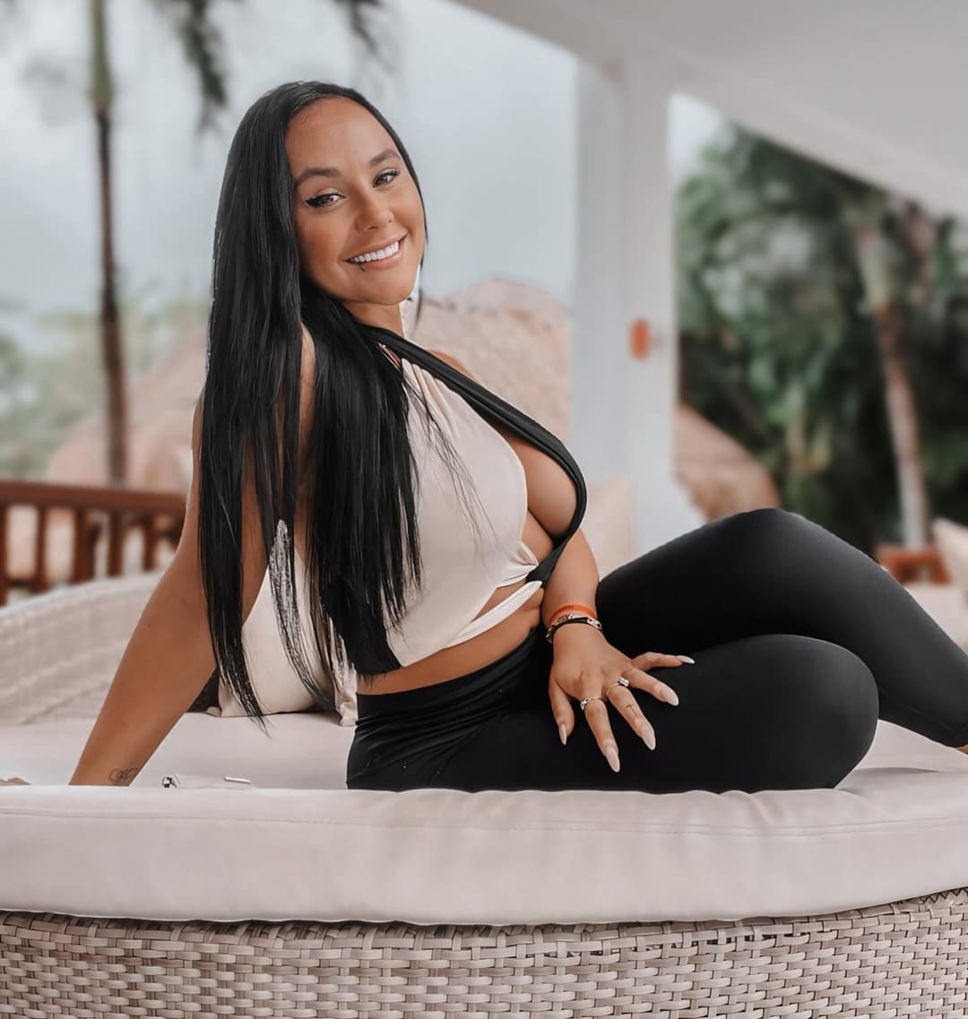 French Canadian Realtor Tatted Baddie