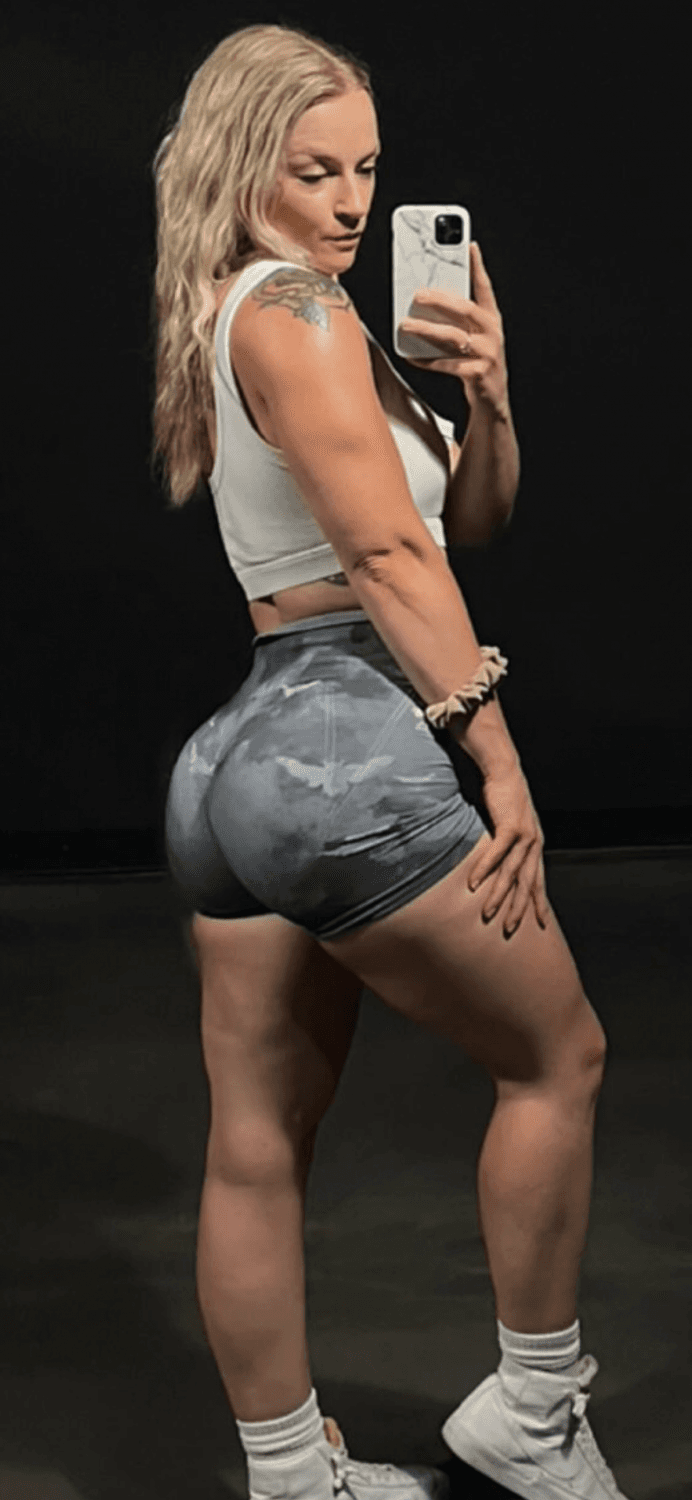 Fitness girl let some lucky scrawny asshole grab her big ass in yoga pants as they madeout in gym