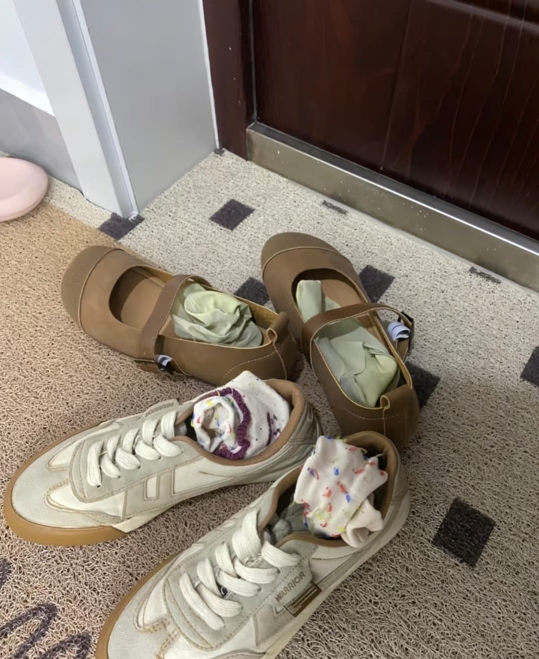 Asian shoes / feet / socks & cum