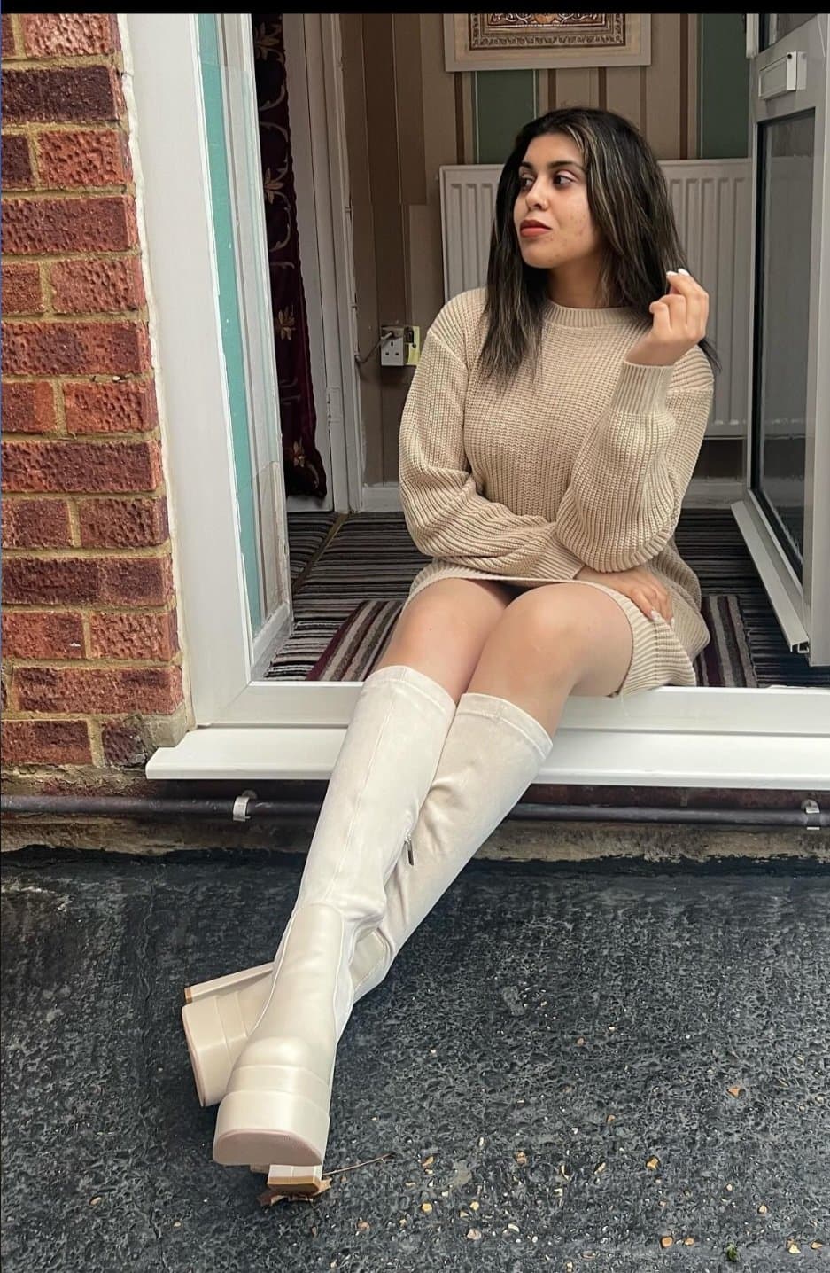 Paki babe loves it when you masterbate over her pics