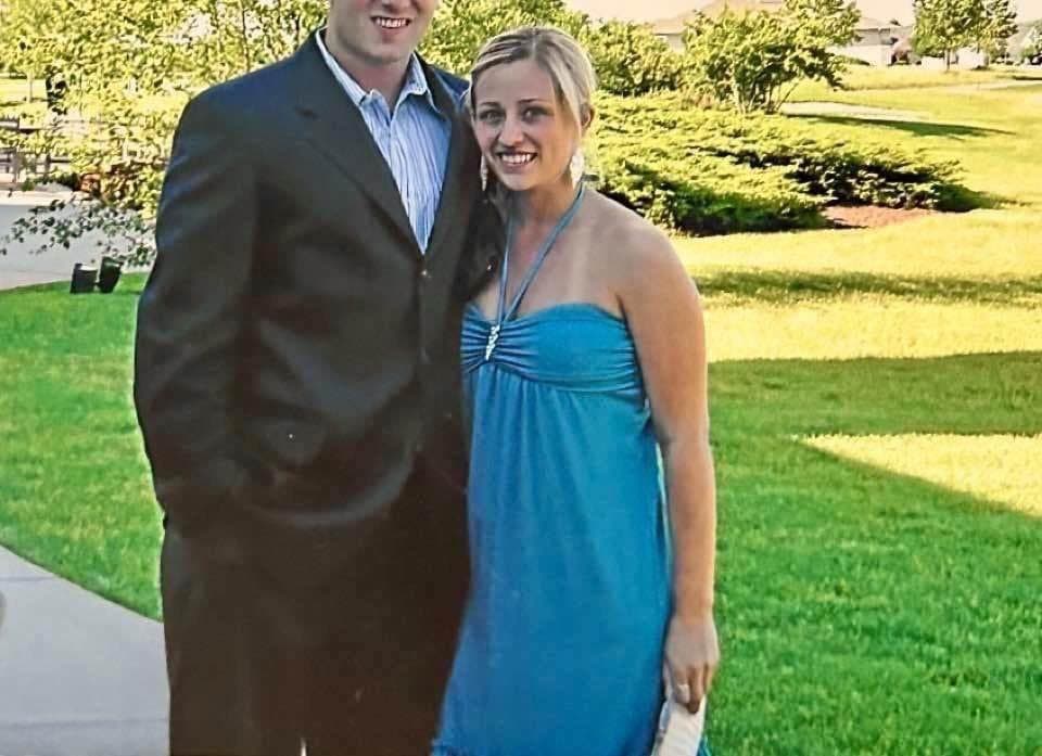 Liz pics. Big tits. Fat ass. On/off. And Clothed pics.