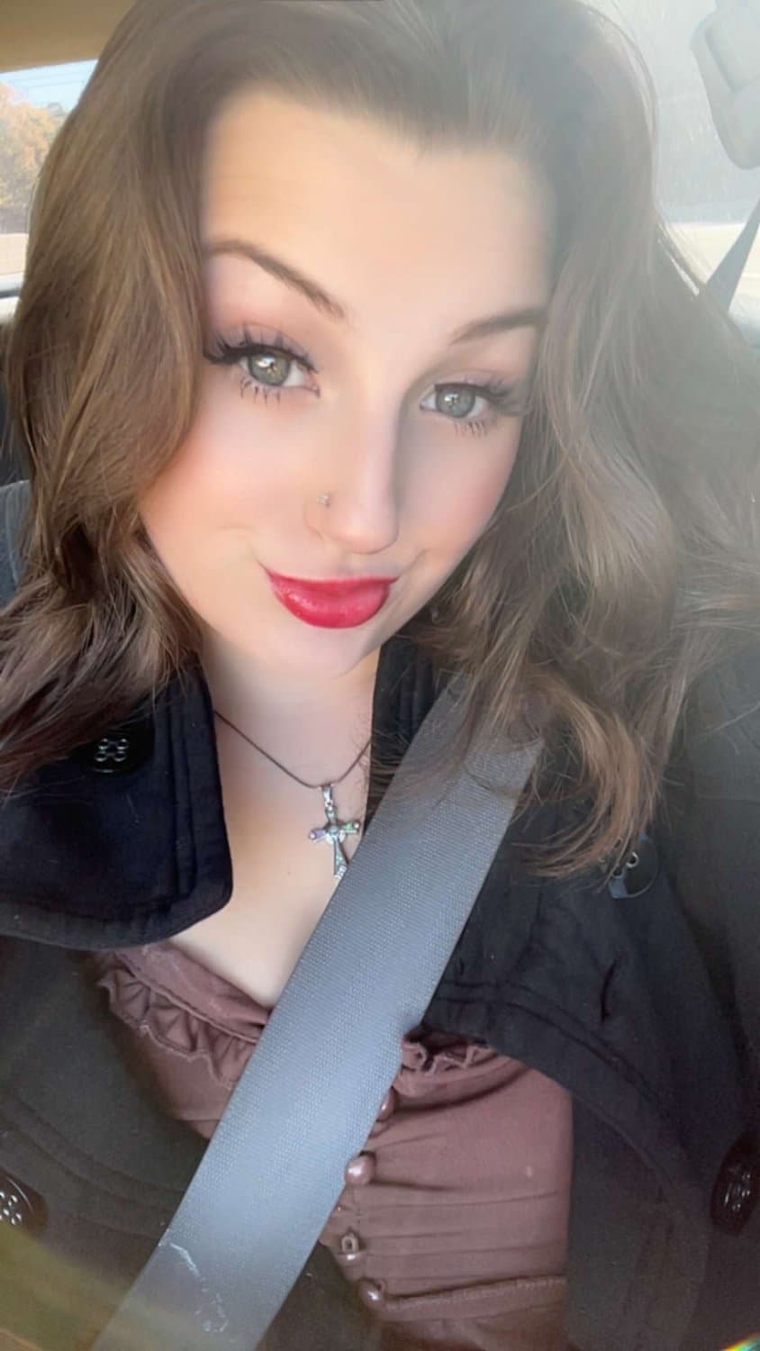 Click to view full size This horny 19 year old slut loves to fuck herself for older men