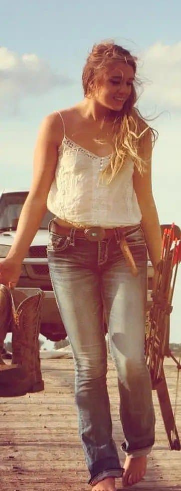 Blonde slutty country girls are always the freakiest. She wants to be made famous