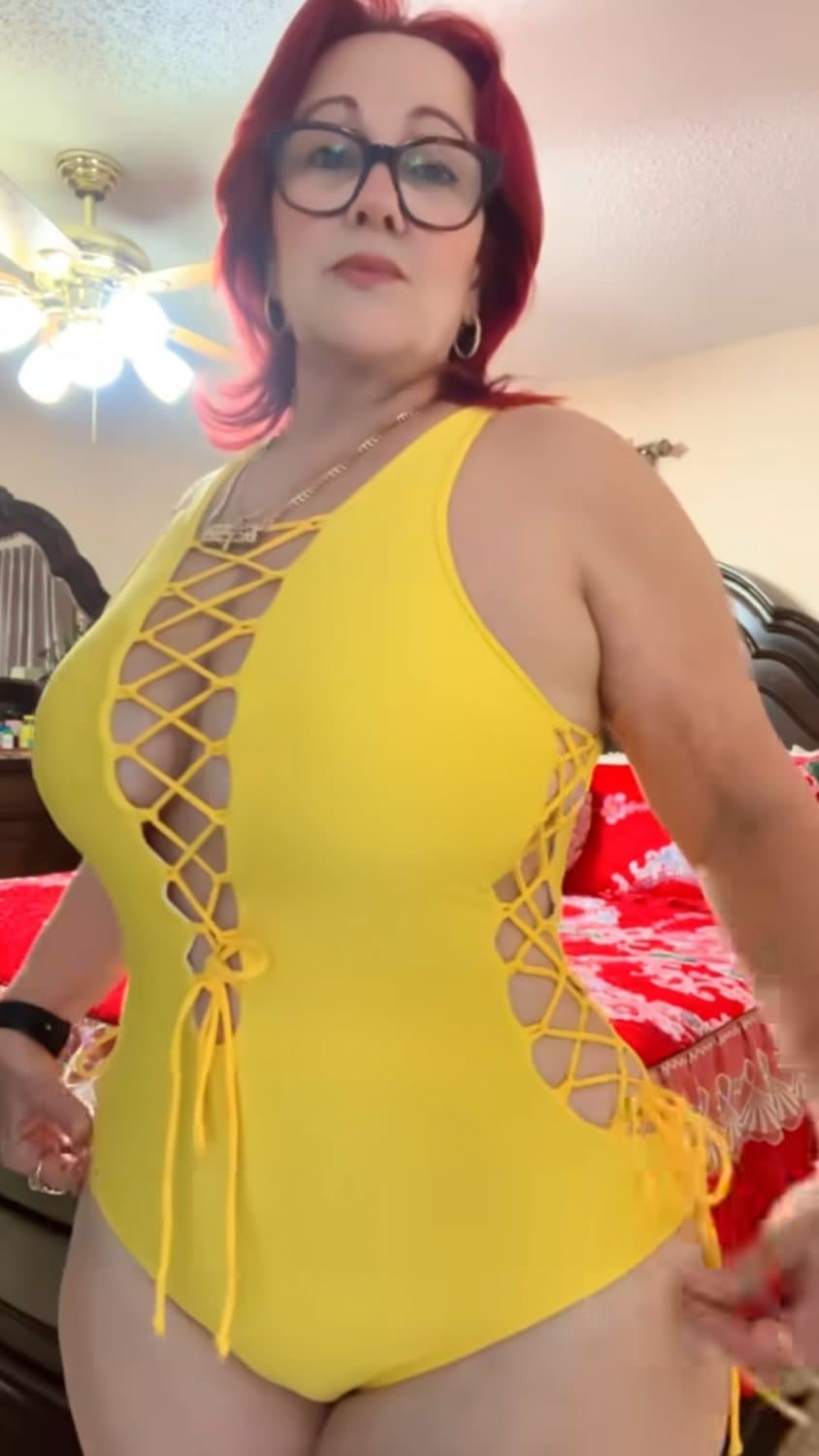 Sexy photos of my hot mom big ass, I stole the photos from her cell phone