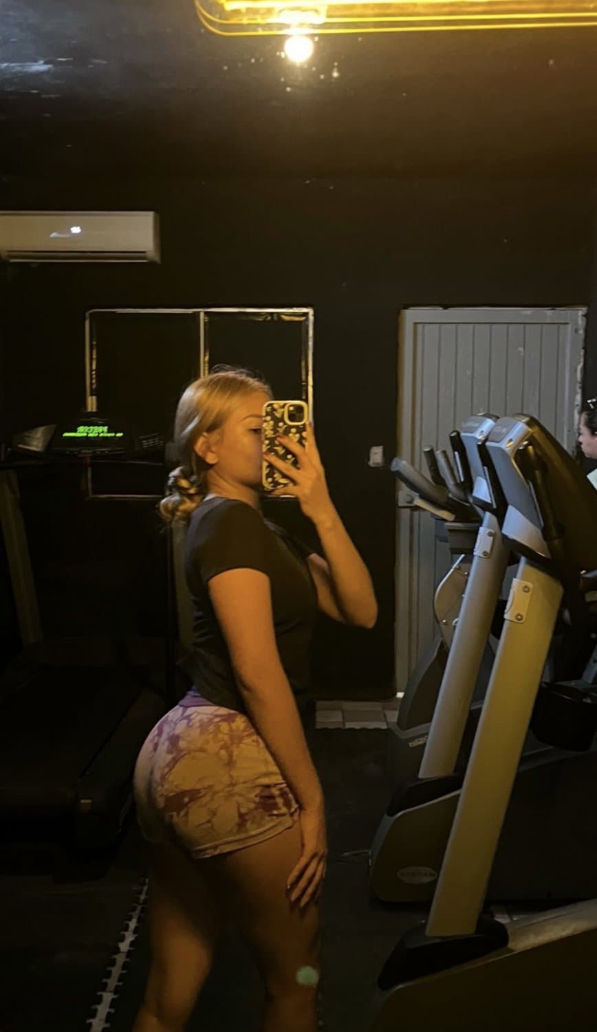 Flaquita blanca culona - Viviana Merced